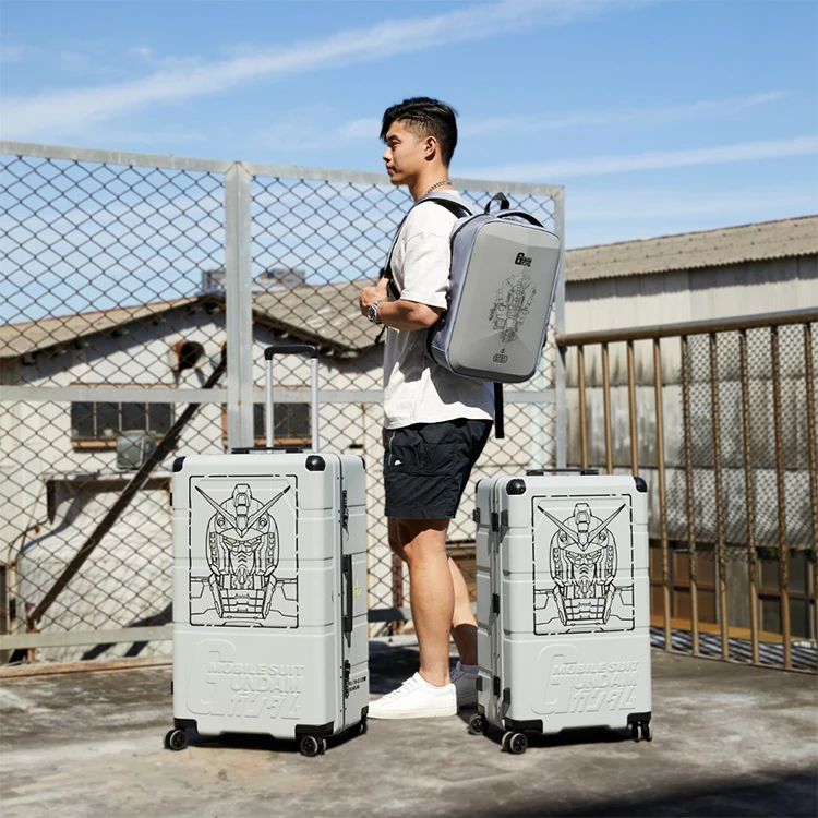 【TLCSTORE】機動戰士鋼彈 硬殼後背包 (附行李箱拉桿帶),GF2031,【TLCSTORE】機動戰士鋼彈硬殼後背包(附行李箱拉桿帶),全館商品,生活用品,旅行用品